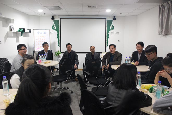 学生座谈照片1.JPG